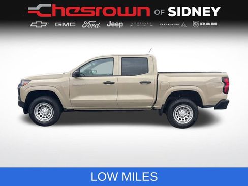 Used 2024 Chevrolet Colorado W/T RWD image 2