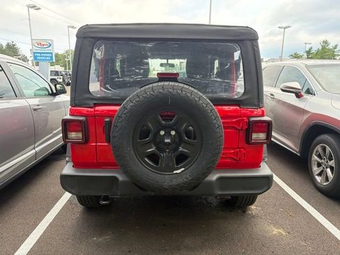 Used 2025 Jeep Wrangler Sport AWD/4WD image 5