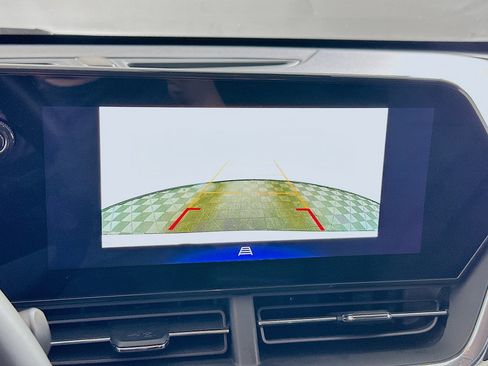 Used 2025 Chevrolet Trax LT w/ LT Convenience Package image 22