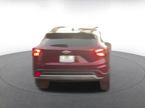 Used 2025 Chevrolet Trax LT image 12