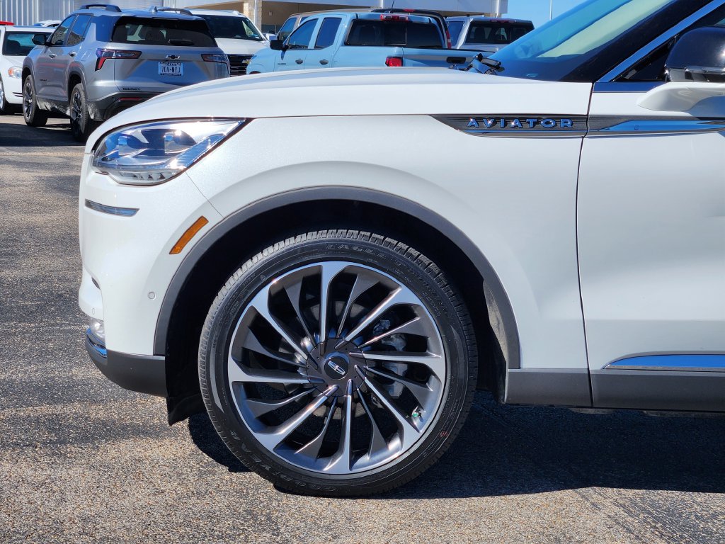 Used 2023 Lincoln Aviator Reserve w/ Equipment Group 201A RWD image 8
