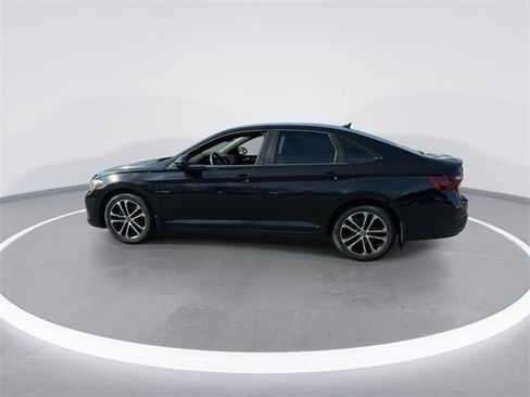 Used 2023 Volkswagen Jetta Sport image 5