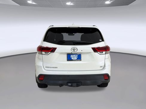 Used 2019 Toyota Highlander SE FWD image 10