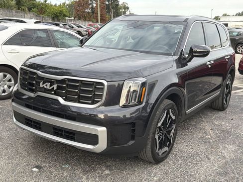 Used 2025 Kia Telluride S FWD image 3