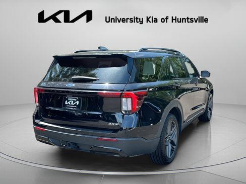 Used 2025 Ford Explorer ST-Line w/ ST-Line Street Pack AWD/4WD image 8