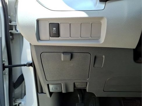 Used 2020 Toyota Sienna L FWD image 14