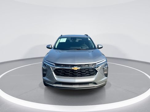Used 2025 Chevrolet Trax LT w/ Driver Confidence Package FWD image 3