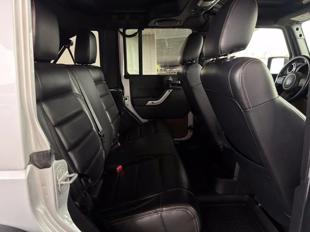 Used 2011 Jeep Wrangler Unlimited Rubicon w/ Dual Top Group AWD/4WD image 33