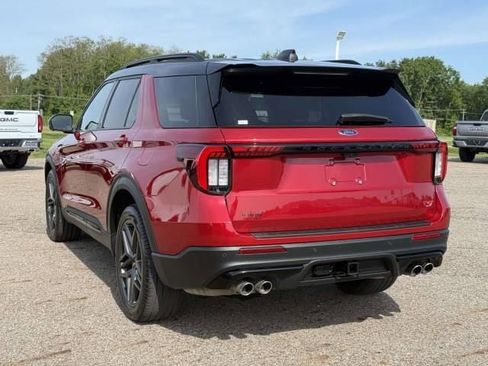 Used 2025 Ford Explorer ST AWD/4WD image 6