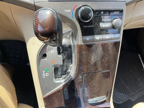 Used 2010 Toyota Venza FWD image 23