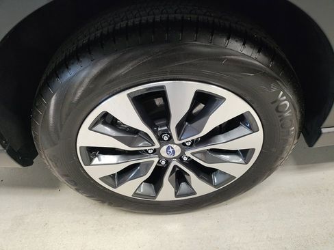 Used 2025 Subaru Outback Touring image 3