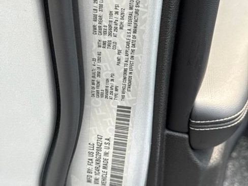 Used 2023 Jeep Grand Cherokee L Limited AWD/4WD image 30