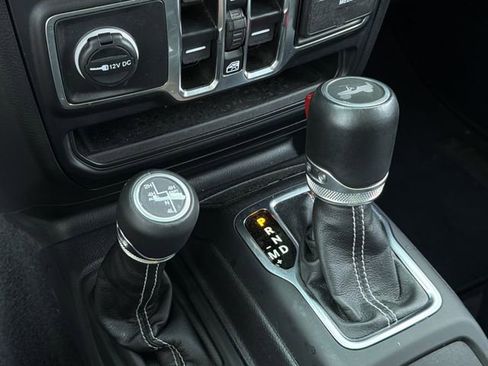 Used 2023 Jeep Wrangler Unlimited Sahara w/ Cold Weather Group AWD/4WD image 29