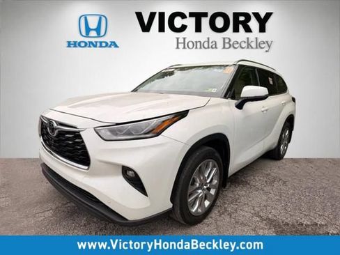 Used 2021 Toyota Highlander Limited AWD/4WD image 1