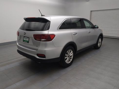 Used 2019 Kia Sorento L image 9