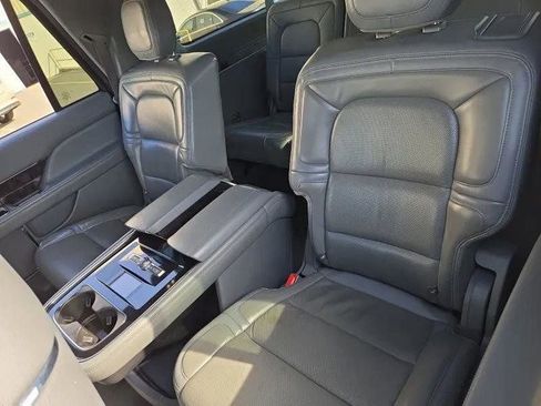 Used 2020 Lincoln Navigator L Reserve AWD/4WD image 8
