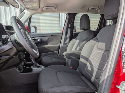 Used 2019 Jeep Renegade Latitude image 14