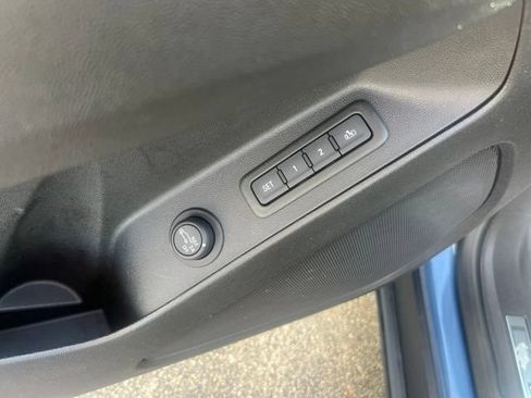 Used 2024 Chevrolet Equinox Premier AWD/4WD image 16