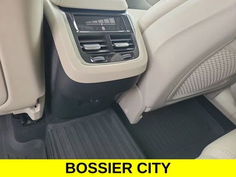 Used 2023 Volvo XC60 B5 Ultimate w/ Protection Package Premier FWD image 22