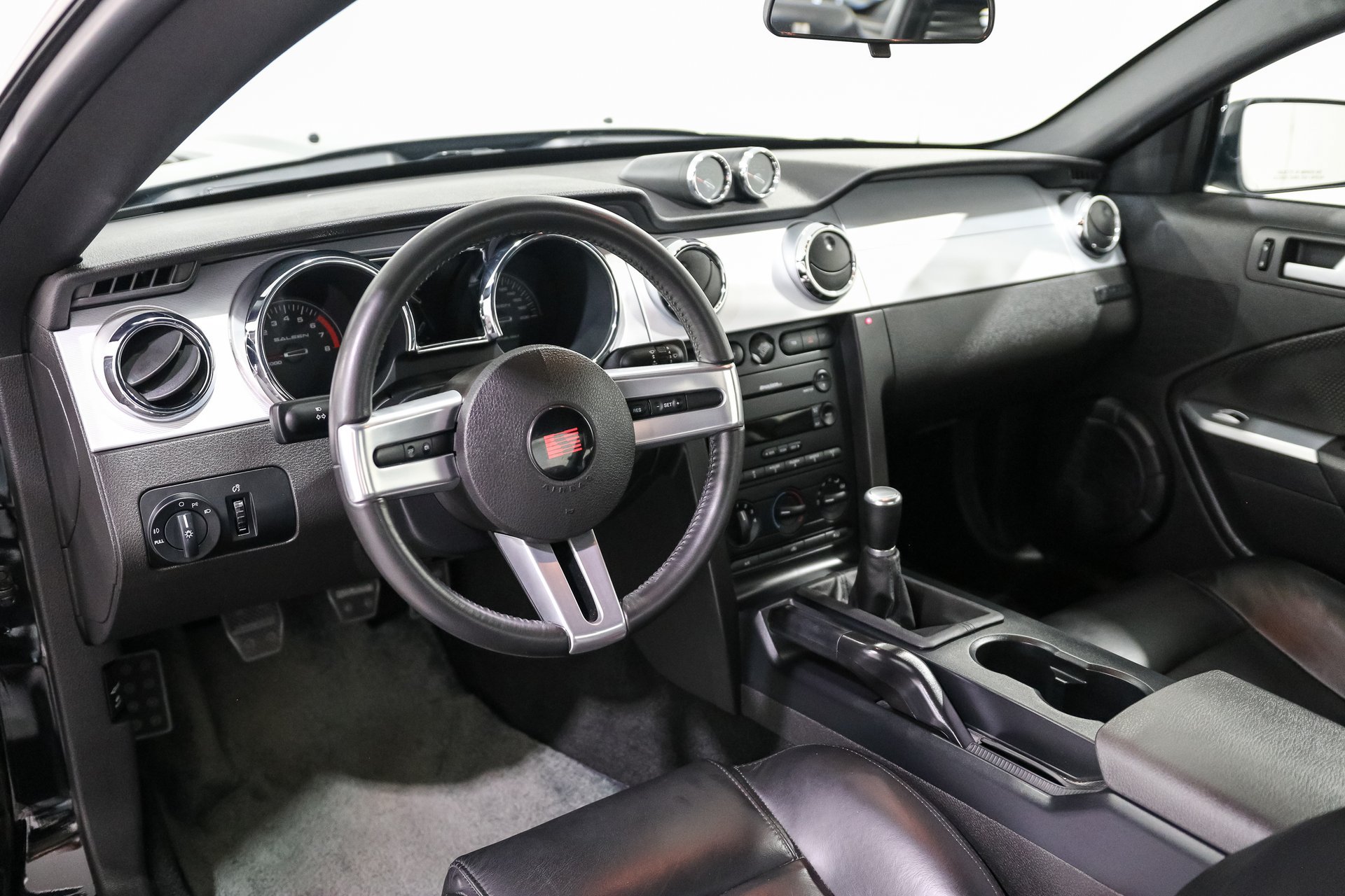 Used 2006 Ford Mustang GT RWD image 13