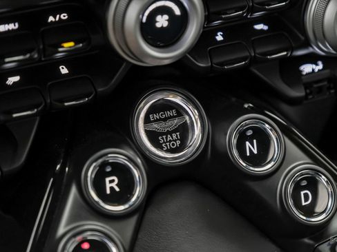 Used 2022 Aston Martin V8 Vantage Coupe RWD image 71