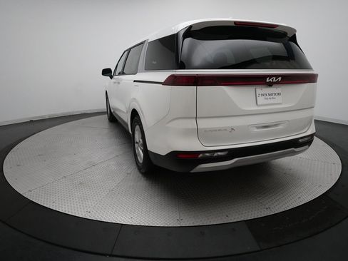 Certified 2024 Kia Carnival LX image 34