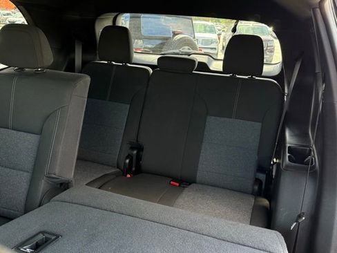 Used 2025 GMC Acadia Elevation image 27