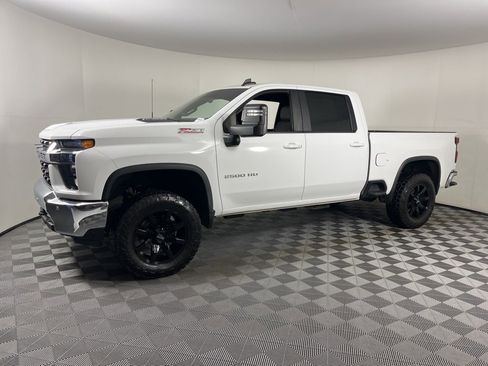 Used 2021 Chevrolet Silverado 2500 LT w/ All Star Edition image 2