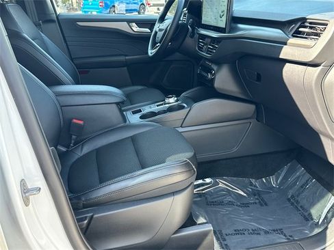 New 2025 Ford Escape SE image 14