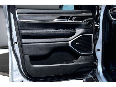 Used 2024 Jeep Wagoneer Series II AWD/4WD image 32