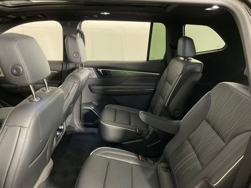 Used 2025 Buick Enclave Avenir w/ Super Cruise Package FWD image 37