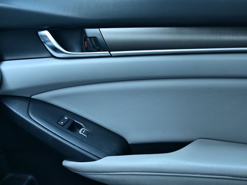 Used 2018 Honda Accord LX image 24
