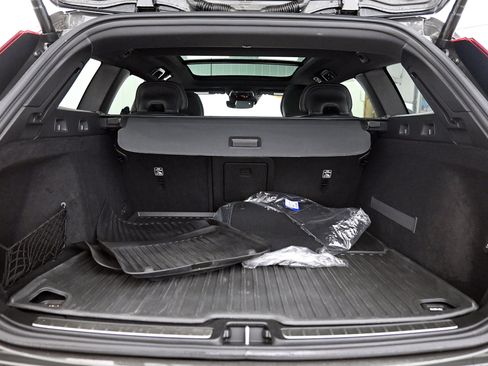 Used 2020 Volvo V60 T5 Cross Country image 32