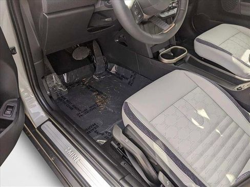 Used 2025 MINI Cooper 4-Door Hardtop image 4