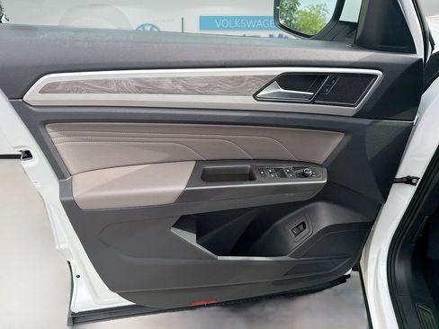 Used 2022 Volkswagen Atlas Cross Sport SE image 19