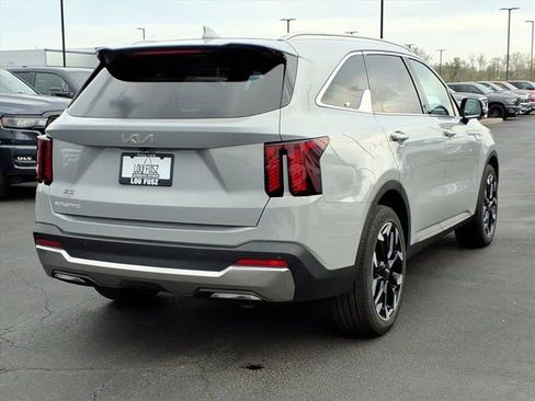 Used 2025 Kia Sorento SX image 30