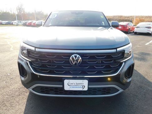 Used 2025 Volkswagen Atlas Cross Sport SE image 11