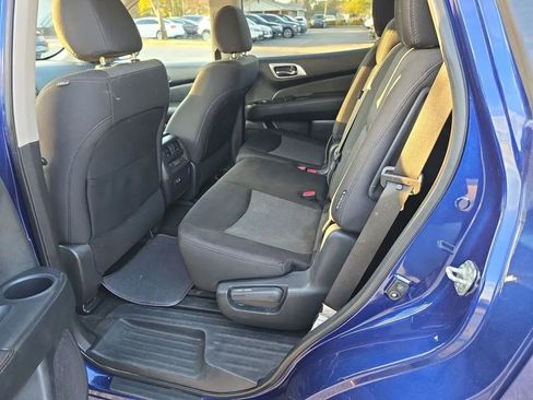 Used 2020 Nissan Pathfinder SV image 4