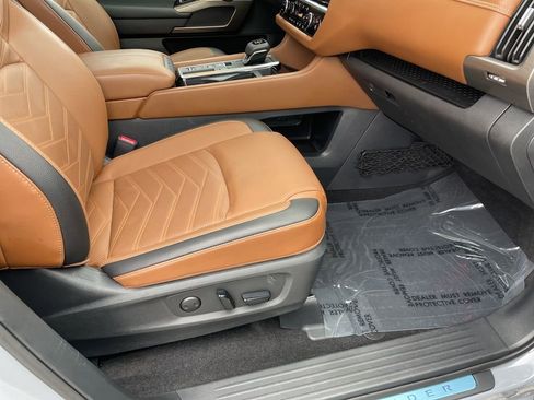 Used 2025 Nissan Pathfinder Platinum w/ Cargo Package image 29