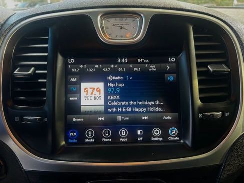 Used 2019 Chrysler 300 Touring w/ Sport Appearance Package image 13