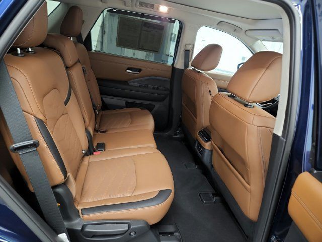 Used 2025 Nissan Pathfinder Platinum w/ Cargo Package AWD/4WD image 28