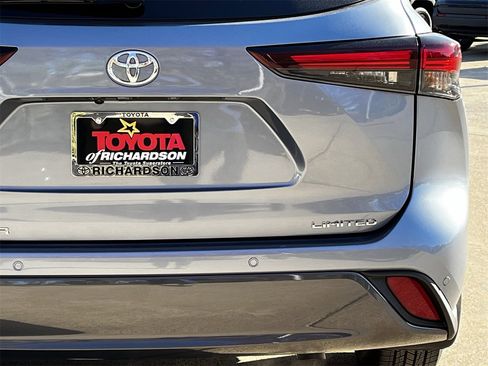 Used 2024 Toyota Highlander Limited image 6