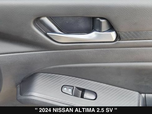Used 2024 Nissan Altima 2.5 SV FWD image 31