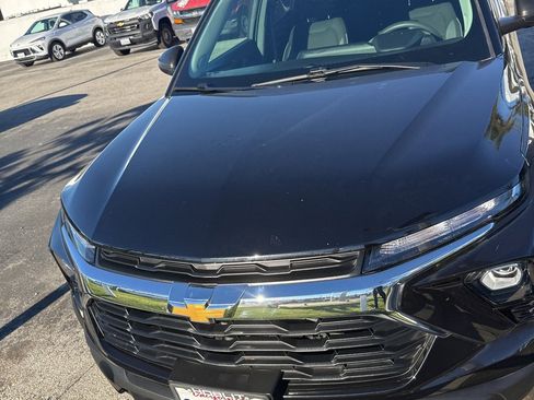 Used 2024 Chevrolet TrailBlazer LS w/ LS Convenience Package image 2