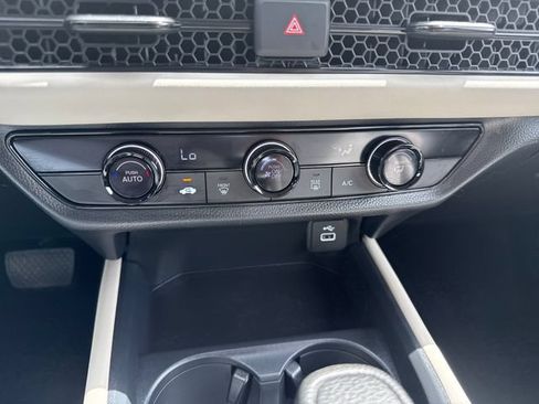 Certified 2025 Honda HR-V LX image 31