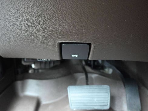 Used 2019 GMC Yukon Denali w/ Open Road Package AWD/4WD image 30