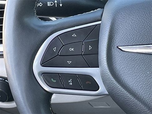 Used 2024 Chrysler Pacifica Touring-L image 12
