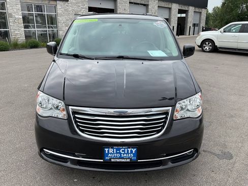 Used 2015 Chrysler Town & Country Touring w/ Driver Convenience Group FWD image 12