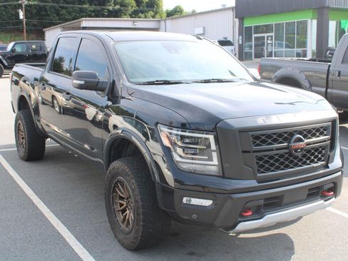Used 2020 Nissan Titan PRO-4X w/ Pro-4x Convenience Package AWD/4WD image 3