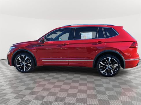 Certified 2024 Volkswagen Tiguan SEL R-Line image 8